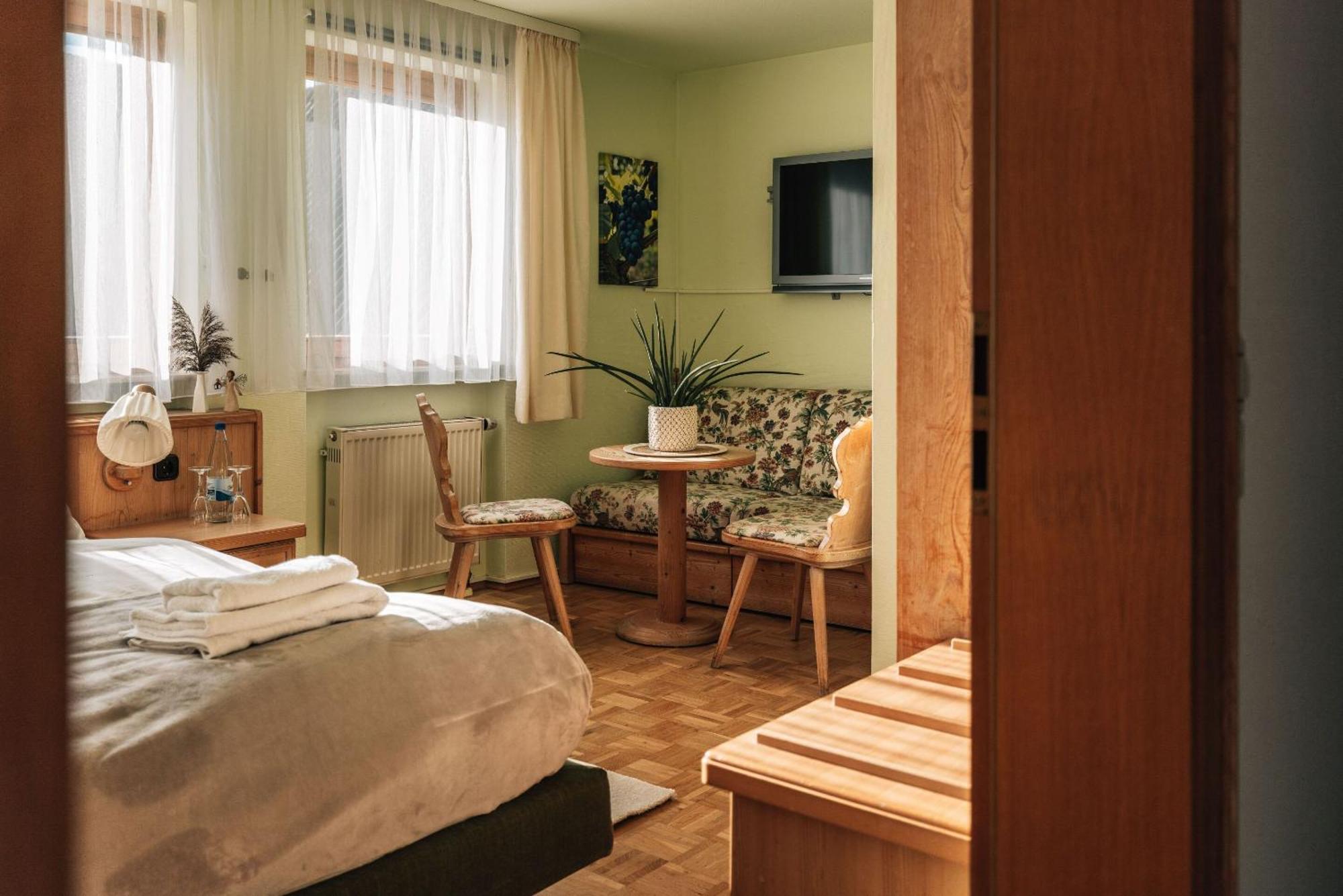 Krone Das Hotel 타우베레테르스하임 외부 사진